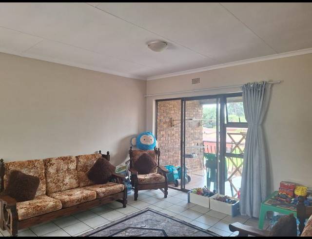 2 BEDROOM TOWNHOUSE FOR SALE IN DALVIEW